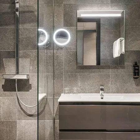 Hotel Mercure Sloterdijk Station 4*