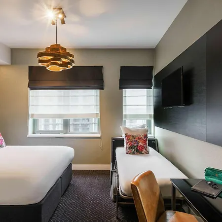 מלון Mercure Sloterdijk Station 4*