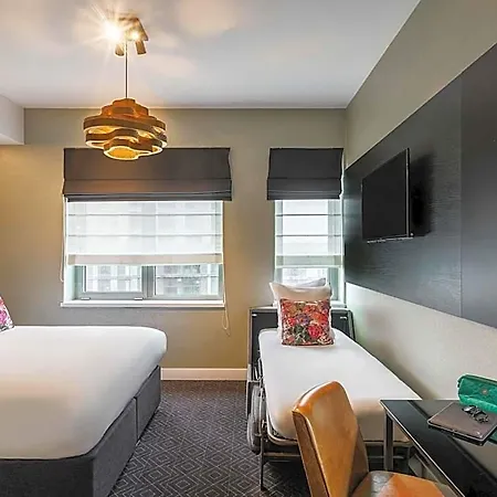 Mercure Sloterdijk Station Hotel 4*