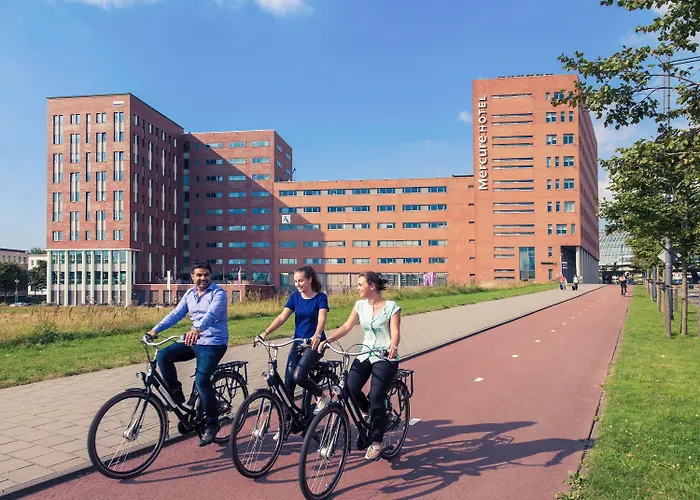 Mercure Sloterdijk Station Hotel 4*