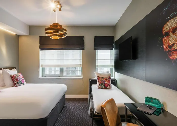 Hotel Mercure Sloterdijk Station 4*