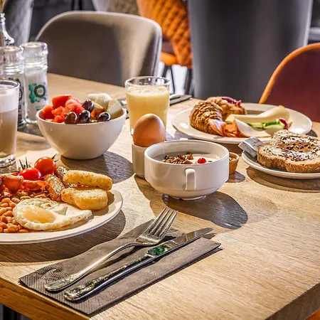 Mercure Sloterdijk Station Hotel 4*